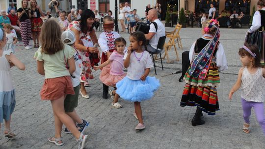 Chełm. Reczka, rzeczka i poleczka na Placu Łuczkowskiego. Folkowo-ludowy rodzinny piknik [GALERIA ZDJĘĆ]