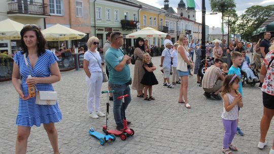 Chełm. Reczka, rzeczka i poleczka na Placu Łuczkowskiego. Folkowo-ludowy rodzinny piknik [GALERIA ZDJĘĆ]
