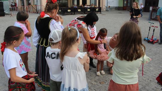 Chełm. Reczka, rzeczka i poleczka na Placu Łuczkowskiego. Folkowo-ludowy rodzinny piknik [GALERIA ZDJĘĆ]
