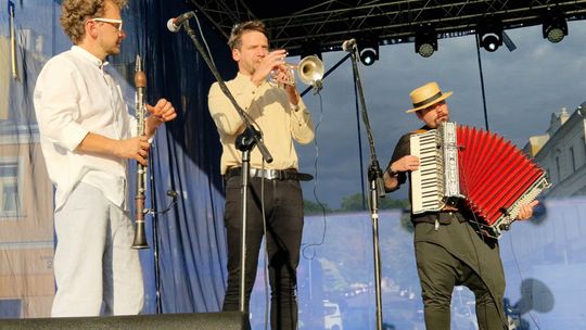 Chełm. Reczka, rzeczka i poleczka na Placu Łuczkowskiego. Folkowo-ludowy rodzinny piknik [GALERIA ZDJĘĆ]