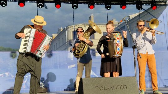 Chełm. Reczka, rzeczka i poleczka na Placu Łuczkowskiego. Folkowo-ludowy rodzinny piknik [GALERIA ZDJĘĆ]