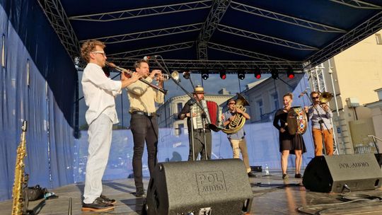 Chełm. Reczka, rzeczka i poleczka na Placu Łuczkowskiego. Folkowo-ludowy rodzinny piknik [GALERIA ZDJĘĆ]