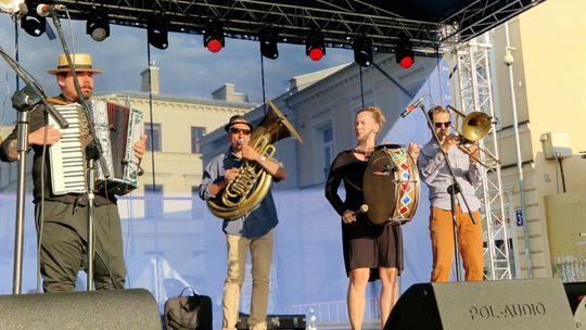 Chełm. Reczka, rzeczka i poleczka na Placu Łuczkowskiego. Folkowo-ludowy rodzinny piknik [GALERIA ZDJĘĆ]