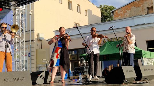 Chełm. Reczka, rzeczka i poleczka na Placu Łuczkowskiego. Folkowo-ludowy rodzinny piknik [GALERIA ZDJĘĆ]