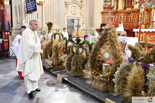 Dożynki parafialne w kościele św. Franciszka Ksawerego w Krasnymstawie [GALERIA ZDJĘĆ]