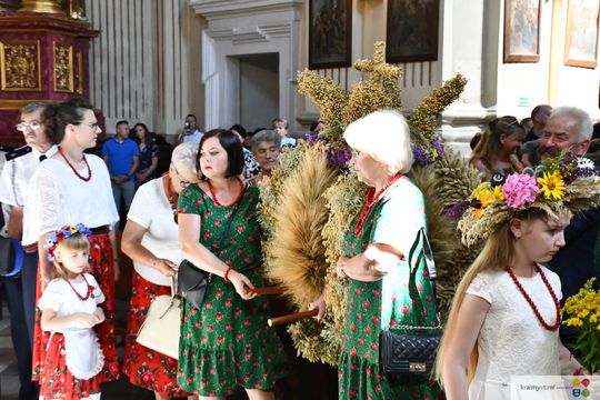 Dożynki parafialne w kościele św. Franciszka Ksawerego w Krasnymstawie [GALERIA ZDJĘĆ]