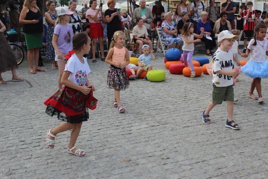 Chełm. Reczka, rzeczka i poleczka na Placu Łuczkowskiego. Folkowo-ludowy rodzinny piknik [GALERIA ZDJĘĆ]