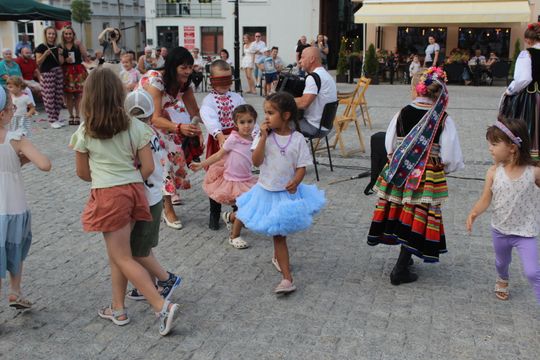 Chełm. Reczka, rzeczka i poleczka na Placu Łuczkowskiego. Folkowo-ludowy rodzinny piknik [GALERIA ZDJĘĆ]