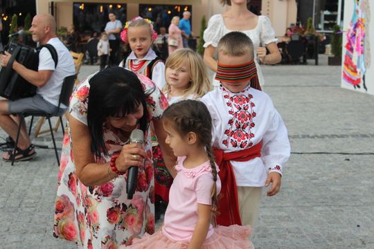 Chełm. Reczka, rzeczka i poleczka na Placu Łuczkowskiego. Folkowo-ludowy rodzinny piknik [GALERIA ZDJĘĆ]