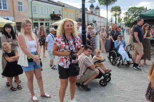 Chełm. Reczka, rzeczka i poleczka na Placu Łuczkowskiego. Folkowo-ludowy rodzinny piknik [GALERIA ZDJĘĆ]