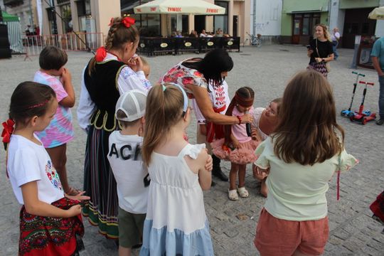 Chełm. Reczka, rzeczka i poleczka na Placu Łuczkowskiego. Folkowo-ludowy rodzinny piknik [GALERIA ZDJĘĆ]