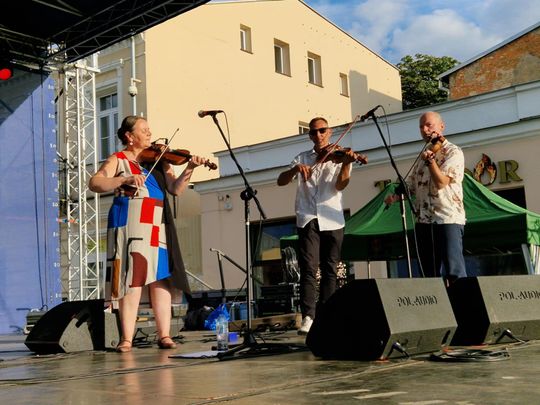 Chełm. Reczka, rzeczka i poleczka na Placu Łuczkowskiego. Folkowo-ludowy rodzinny piknik [GALERIA ZDJĘĆ]