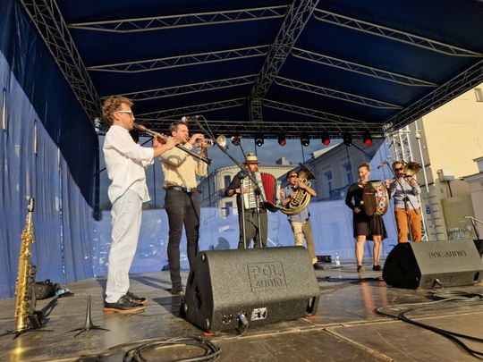 Chełm. Reczka, rzeczka i poleczka na Placu Łuczkowskiego. Folkowo-ludowy rodzinny piknik [GALERIA ZDJĘĆ]