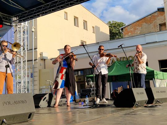 Chełm. Reczka, rzeczka i poleczka na Placu Łuczkowskiego. Folkowo-ludowy rodzinny piknik [GALERIA ZDJĘĆ]