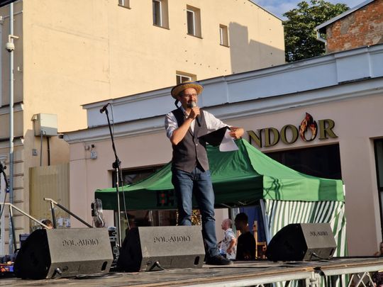 Chełm. Reczka, rzeczka i poleczka na Placu Łuczkowskiego. Folkowo-ludowy rodzinny piknik [GALERIA ZDJĘĆ]