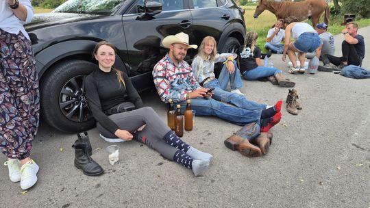 Przepęd koni z Chutoru Kozaka przez cztery gminy [GALERIA ZDJĘĆ]