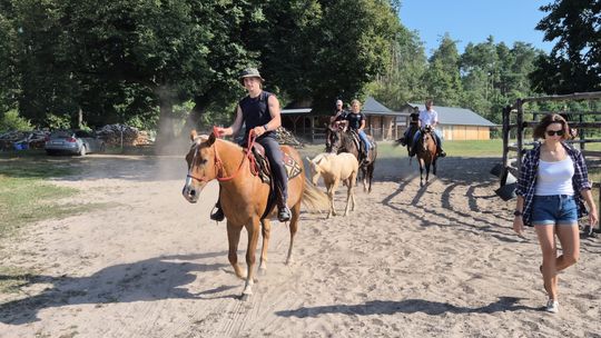 Przepęd koni z Chutoru Kozaka przez cztery gminy [GALERIA ZDJĘĆ]