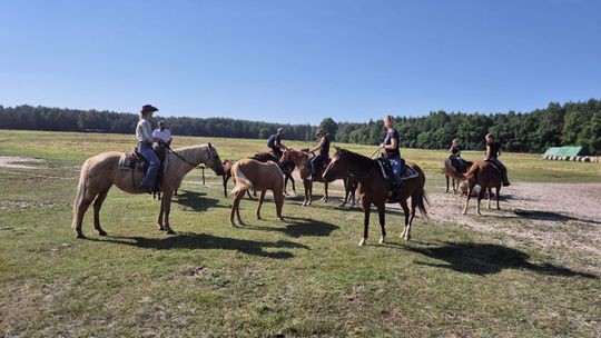 Przepęd koni z Chutoru Kozaka przez cztery gminy [GALERIA ZDJĘĆ]