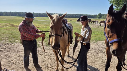 Przepęd koni z Chutoru Kozaka przez cztery gminy [GALERIA ZDJĘĆ]