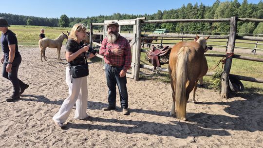 Przepęd koni z Chutoru Kozaka przez cztery gminy [GALERIA ZDJĘĆ]