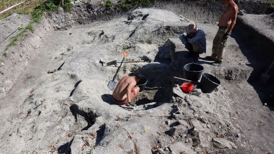 Tajemnice średniowiecznej wieży w Stołpiu odkrywane na nowo [ZDJĘCIA]