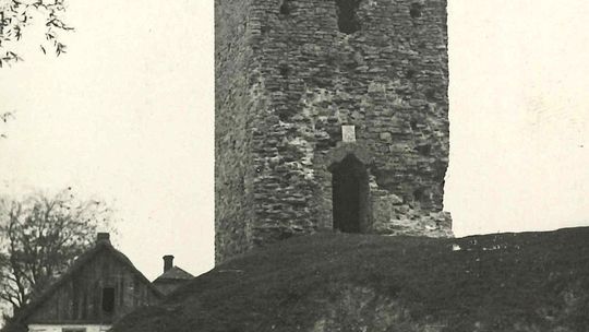 Tajemnice średniowiecznej wieży w Stołpiu odkrywane na nowo [ZDJĘCIA]