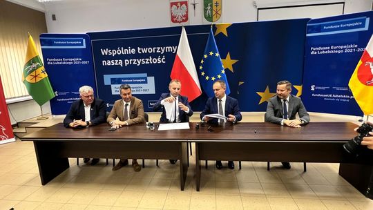 Koniec koszmaru na „betonówce”. Podpisano umowę na przebudowę drogi wojewódzkiej [GALERIA ZDJĘĆ]