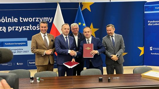 Koniec koszmaru na „betonówce”. Podpisano umowę na przebudowę drogi wojewódzkiej [GALERIA ZDJĘĆ]