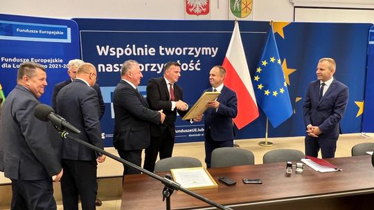 Koniec koszmaru na „betonówce”. Podpisano umowę na przebudowę drogi wojewódzkiej [GALERIA ZDJĘĆ]