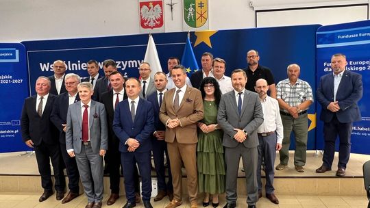 Koniec koszmaru na „betonówce”. Podpisano umowę na przebudowę drogi wojewódzkiej [GALERIA ZDJĘĆ]