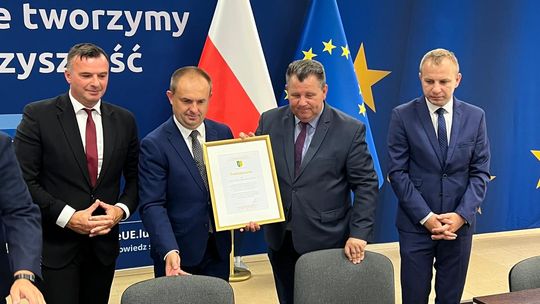 Koniec koszmaru na „betonówce”. Podpisano umowę na przebudowę drogi wojewódzkiej [GALERIA ZDJĘĆ]