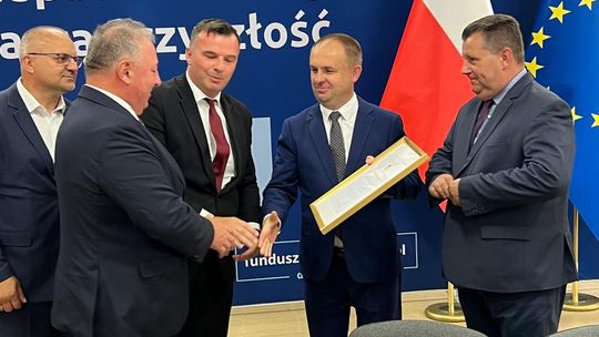 Koniec koszmaru na „betonówce”. Podpisano umowę na przebudowę drogi wojewódzkiej [GALERIA ZDJĘĆ]