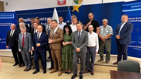 Koniec koszmaru na „betonówce”. Podpisano umowę na przebudowę drogi wojewódzkiej [GALERIA ZDJĘĆ]