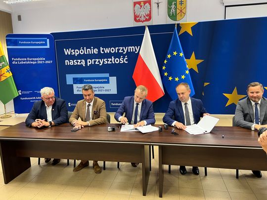 Koniec koszmaru na „betonówce”. Podpisano umowę na przebudowę drogi wojewódzkiej [GALERIA ZDJĘĆ]