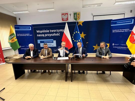 Koniec koszmaru na „betonówce”. Podpisano umowę na przebudowę drogi wojewódzkiej [GALERIA ZDJĘĆ]