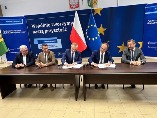 Koniec koszmaru na „betonówce”. Podpisano umowę na przebudowę drogi wojewódzkiej [GALERIA ZDJĘĆ]