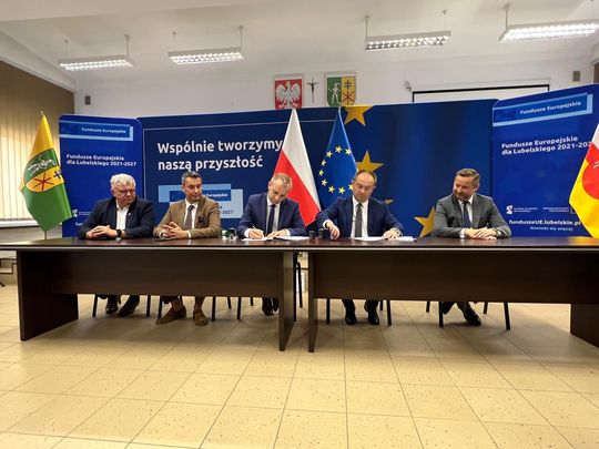 Koniec koszmaru na „betonówce”. Podpisano umowę na przebudowę drogi wojewódzkiej [GALERIA ZDJĘĆ]