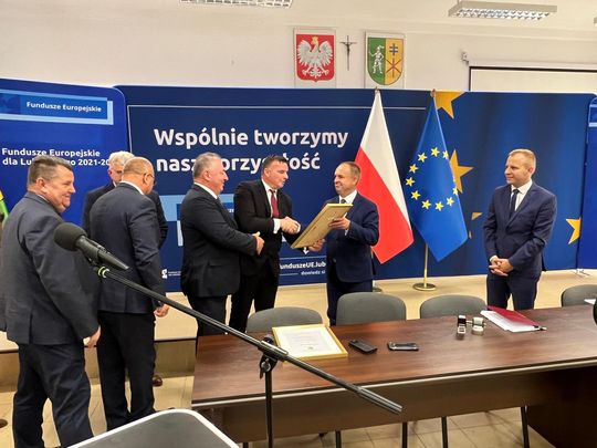 Koniec koszmaru na „betonówce”. Podpisano umowę na przebudowę drogi wojewódzkiej [GALERIA ZDJĘĆ]