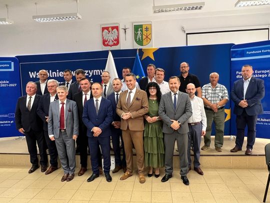 Koniec koszmaru na „betonówce”. Podpisano umowę na przebudowę drogi wojewódzkiej [GALERIA ZDJĘĆ]