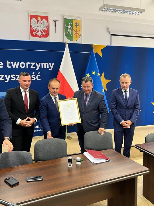 Koniec koszmaru na „betonówce”. Podpisano umowę na przebudowę drogi wojewódzkiej [GALERIA ZDJĘĆ]