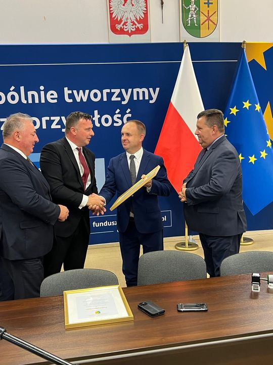 Koniec koszmaru na „betonówce”. Podpisano umowę na przebudowę drogi wojewódzkiej [GALERIA ZDJĘĆ]