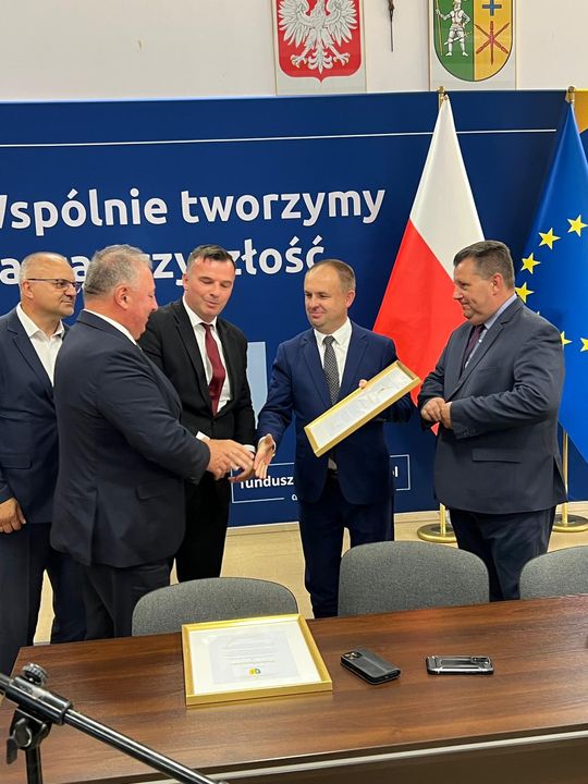 Koniec koszmaru na „betonówce”. Podpisano umowę na przebudowę drogi wojewódzkiej [GALERIA ZDJĘĆ]