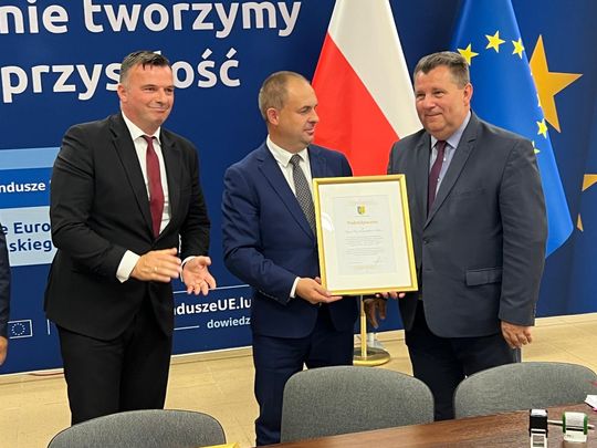 Koniec koszmaru na „betonówce”. Podpisano umowę na przebudowę drogi wojewódzkiej [GALERIA ZDJĘĆ]