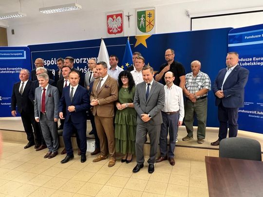 Koniec koszmaru na „betonówce”. Podpisano umowę na przebudowę drogi wojewódzkiej [GALERIA ZDJĘĆ]