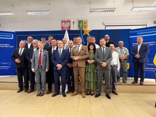 Koniec koszmaru na „betonówce”. Podpisano umowę na przebudowę drogi wojewódzkiej [GALERIA ZDJĘĆ]