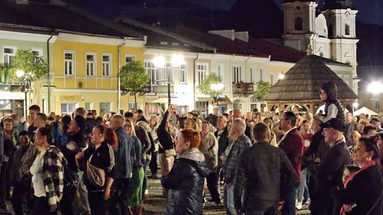 Chełm. Roztańczona Studnia na Placu Łuczkowskiego [GALERIA ZDJĘĆ]