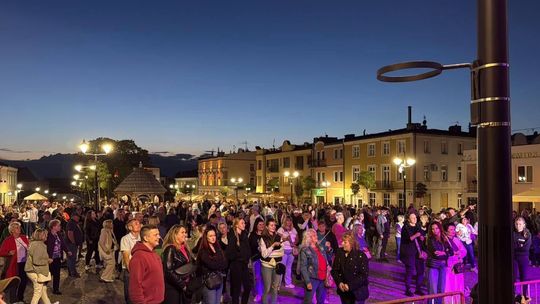 Chełm. Roztańczona Studnia na Placu Łuczkowskiego [GALERIA ZDJĘĆ]