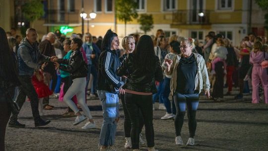 Chełm. Roztańczona Studnia na Placu Łuczkowskiego [GALERIA ZDJĘĆ]