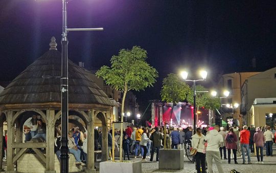 Chełm. Roztańczona Studnia na Placu Łuczkowskiego [GALERIA ZDJĘĆ]