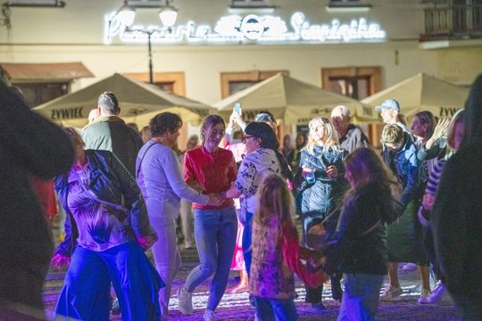 Chełm. Roztańczona Studnia na Placu Łuczkowskiego [GALERIA ZDJĘĆ]